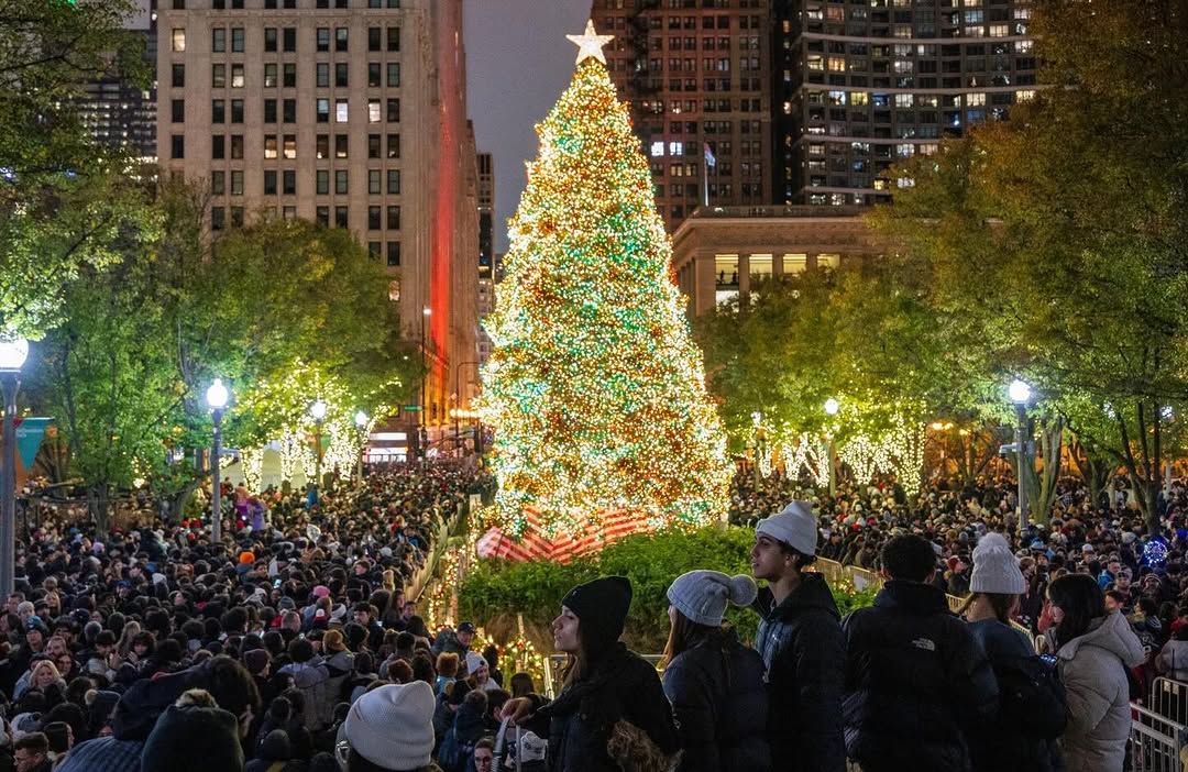Nothing says Chicago holidays like the Christmas tree downtown \ud83c\udf84\u2728 Who's taking the train in to see it this season?? 