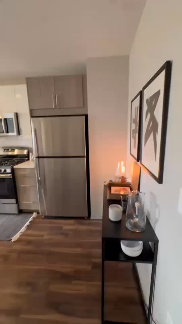 Loving this 2B2B? Us too \u2728\n\nLease or renew and enjoy a $200 gift card.\nChoosing a 1B1B? We've got you\u2014$100 gift card for those as well! \ud83d\ude4c\n\n