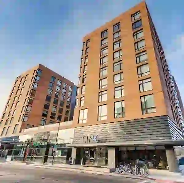 Exterior image of The Link Evanston with 7 Eleven on the first floor